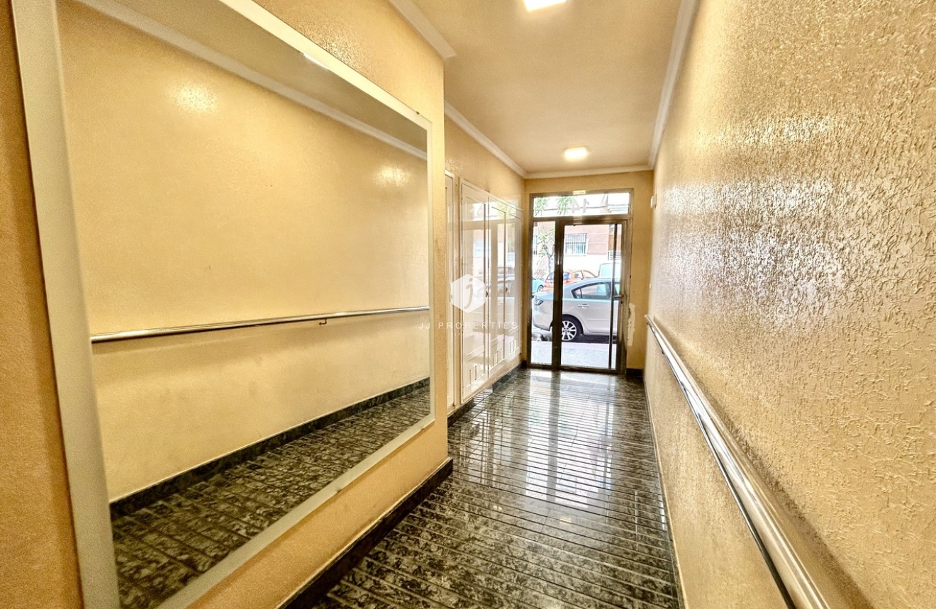 D'occasion - Appartement -
Torrevieja - Costa Blanca