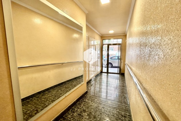 D'occasion - Appartement -
Torrevieja - Costa Blanca