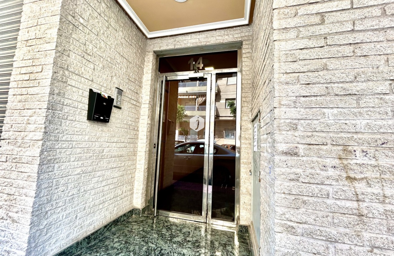 D'occasion - Appartement -
Torrevieja - Costa Blanca