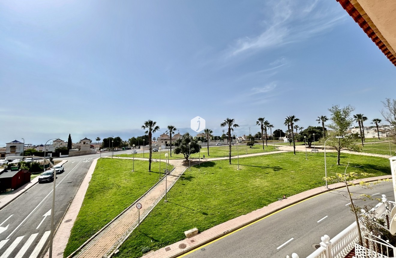 Segunda mano - Apartamento / piso -
Los Altos - Costa Blanca