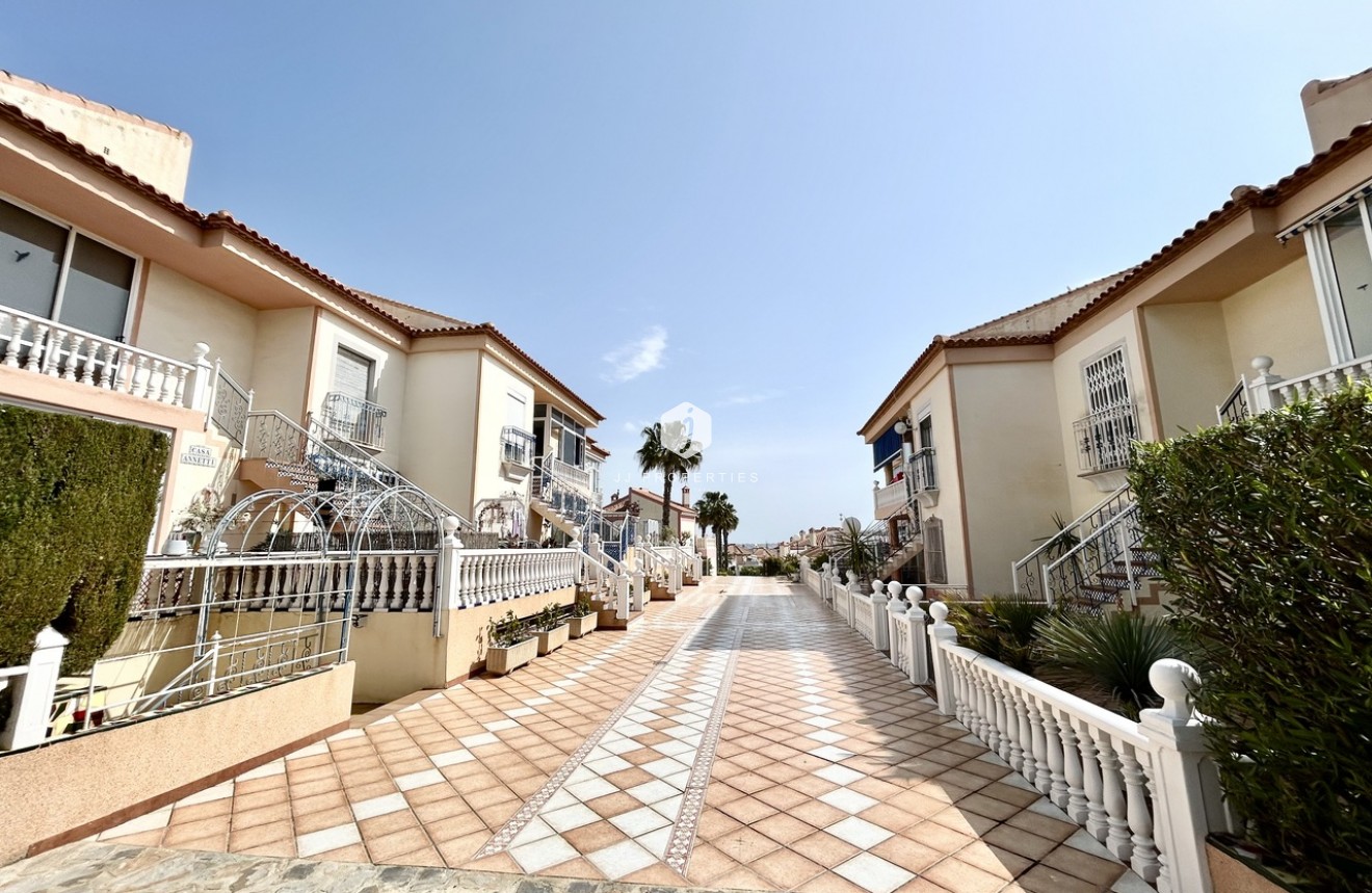 Segunda mano - Apartamento / piso -
Los Altos - Costa Blanca