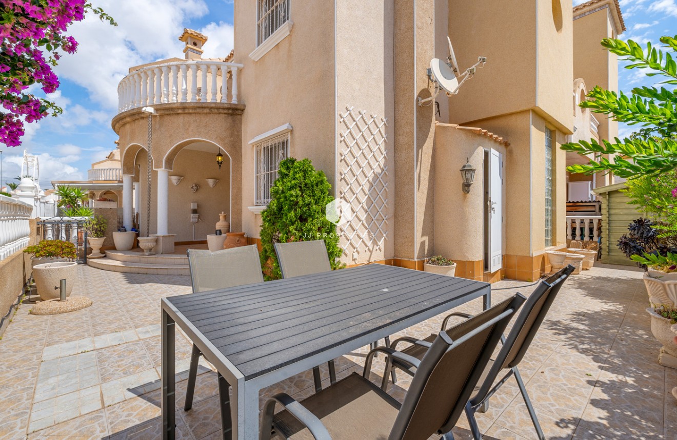 Aus zweiter Hand - Chalet -
Orihuela Costa - Costa Blanca