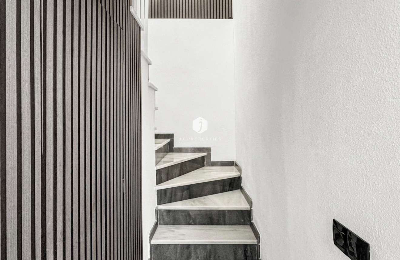 Aus zweiter Hand - Duplex -
Torrevieja - Costa Blanca