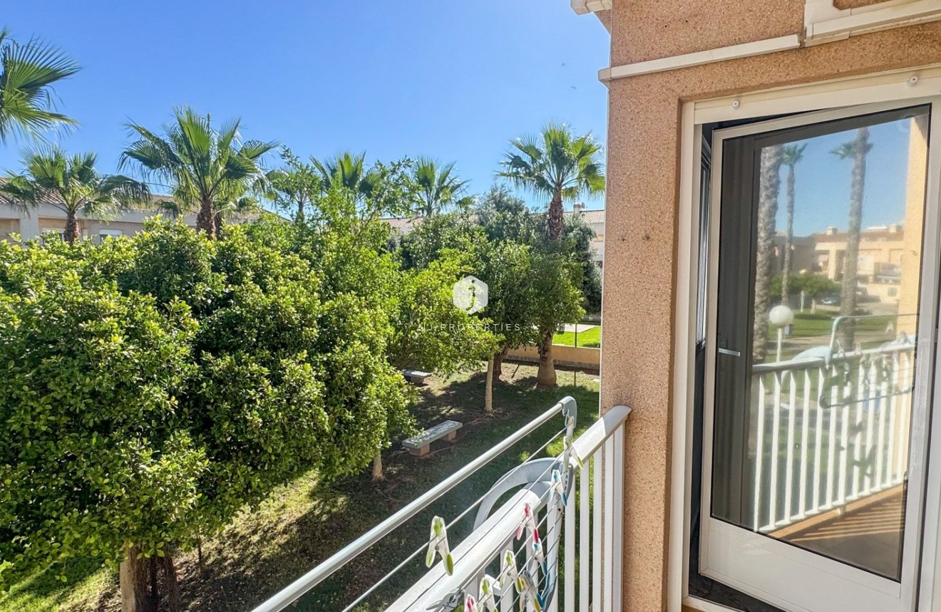 Aus zweiter Hand - Duplex -
Torrevieja - Costa Blanca