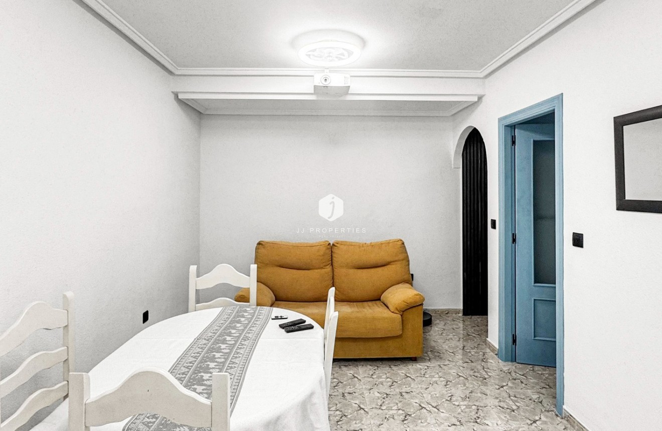 Aus zweiter Hand - Duplex -
Torrevieja - Costa Blanca