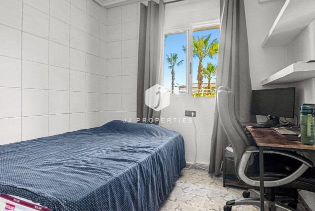Aus zweiter Hand - Duplex -
Torrevieja - Costa Blanca