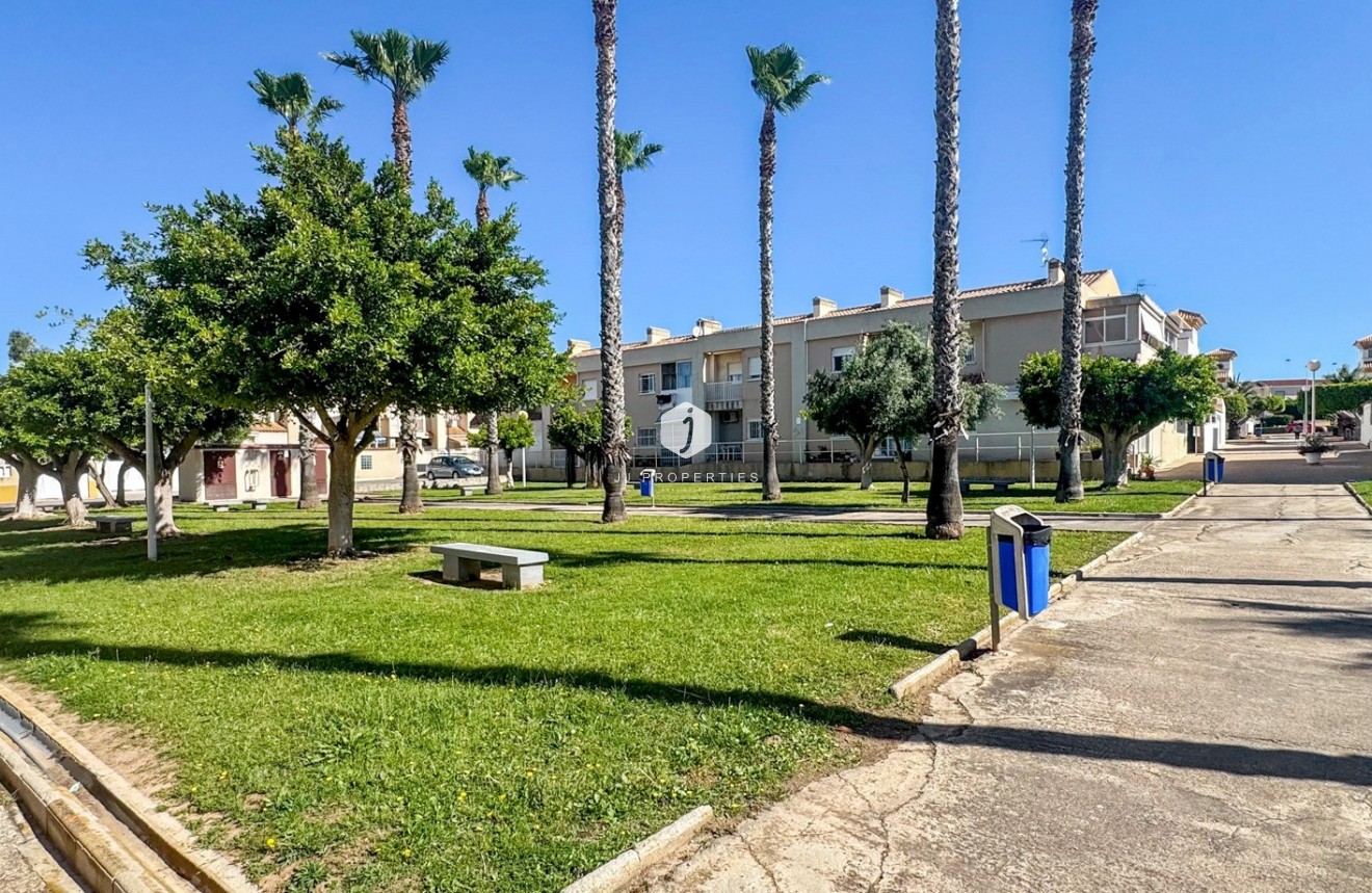 Aus zweiter Hand - Duplex -
Torrevieja - Costa Blanca