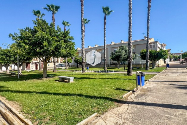 Aus zweiter Hand - Duplex -
Torrevieja - Costa Blanca