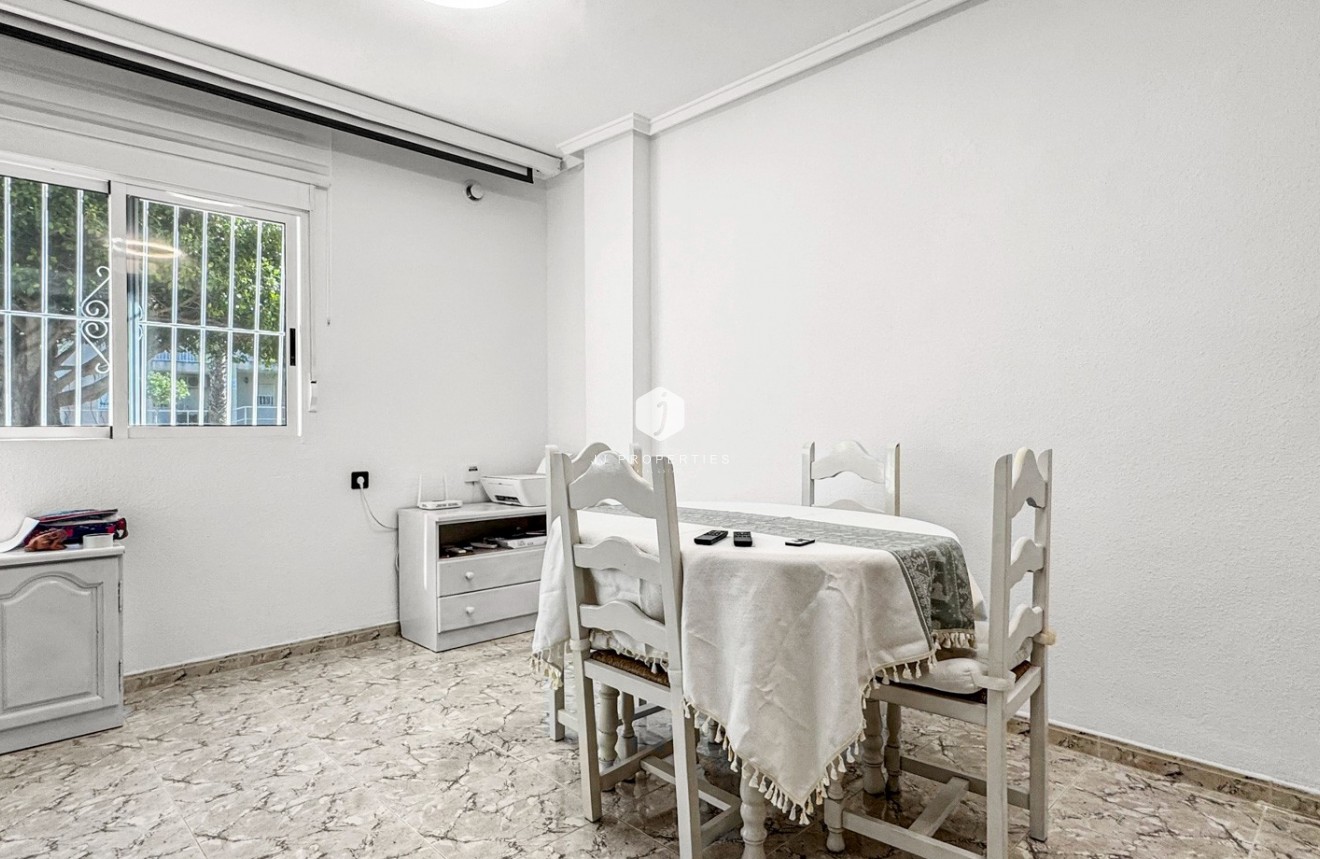 Aus zweiter Hand - Duplex -
Torrevieja - Costa Blanca