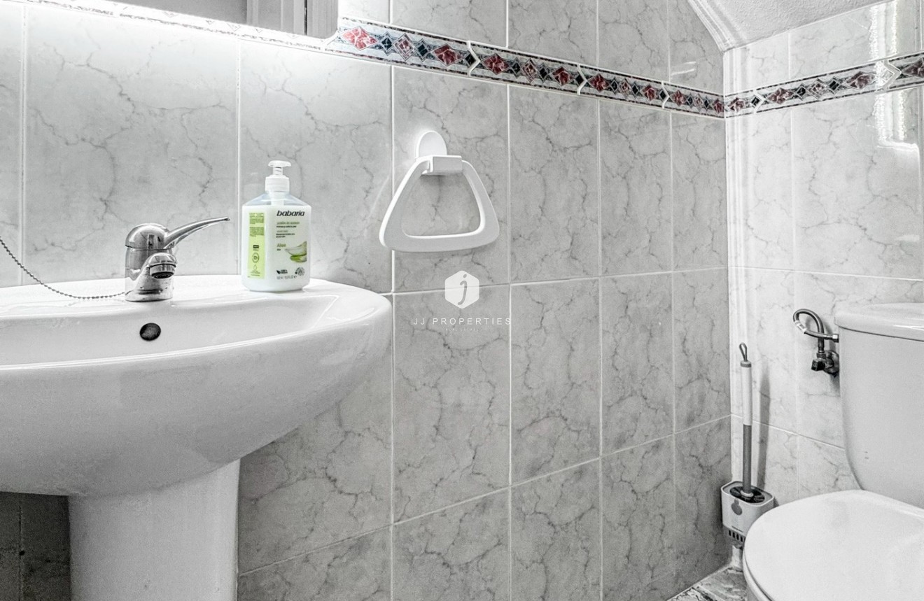 Aus zweiter Hand - Duplex -
Torrevieja - Costa Blanca