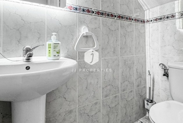 Aus zweiter Hand - Duplex -
Torrevieja - Costa Blanca