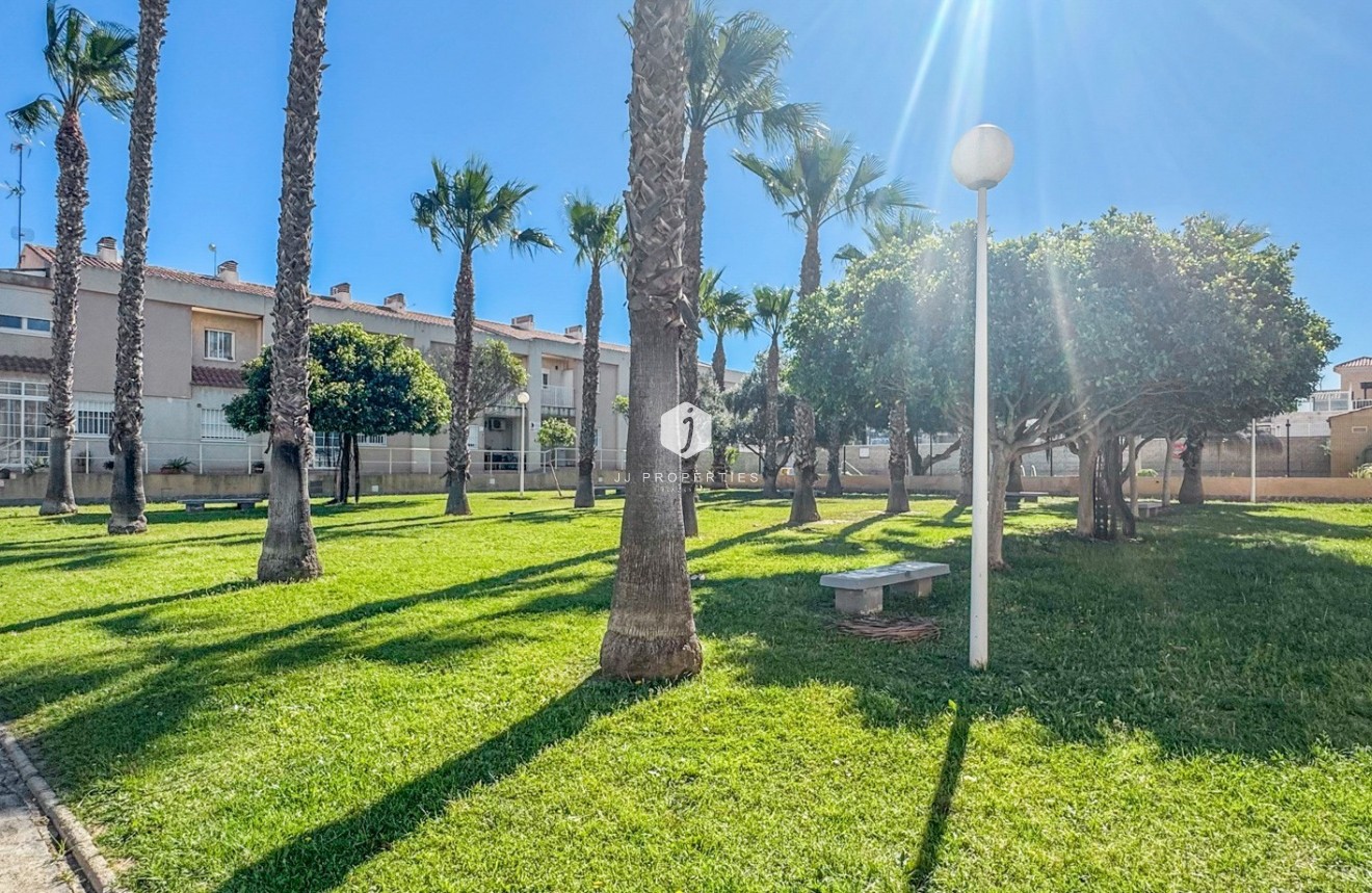 Aus zweiter Hand - Duplex -
Torrevieja - Costa Blanca