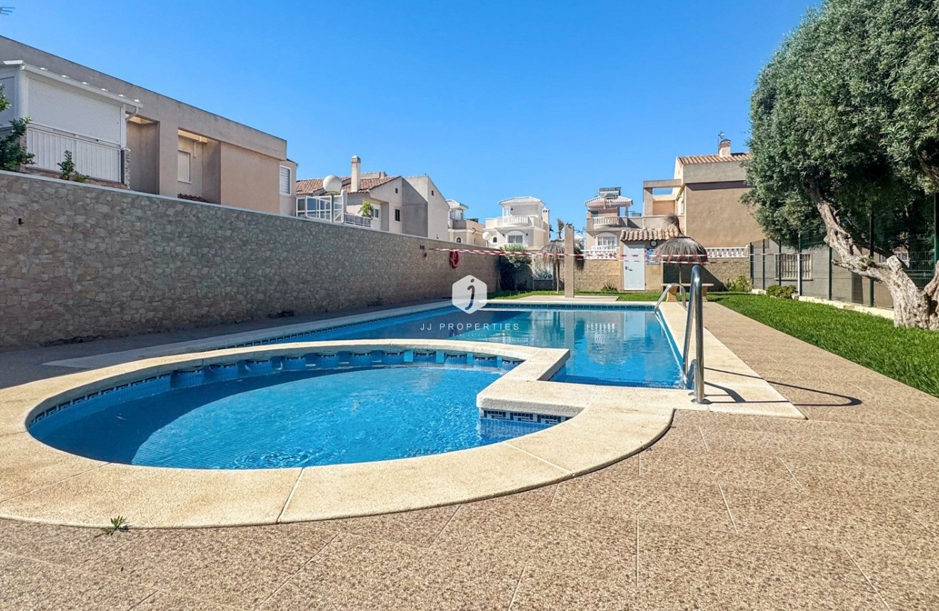 Aus zweiter Hand - Duplex -
Torrevieja - Costa Blanca