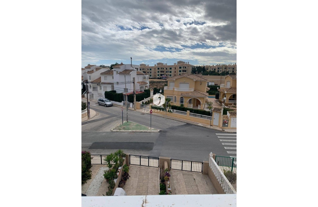 Aus zweiter Hand - Villa -
Orihuela Costa - Las Filipinas