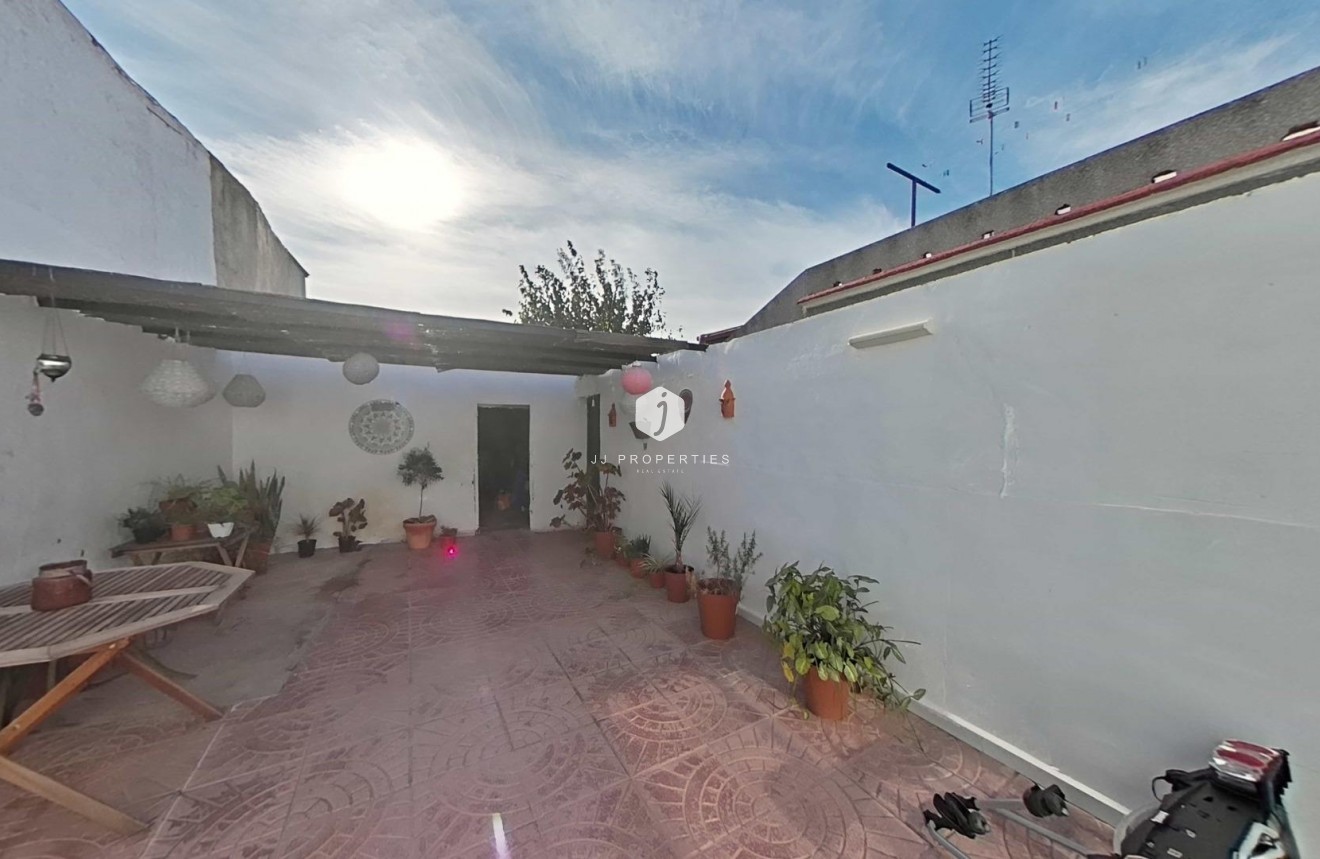 Aus zweiter Hand - Chalet -
Formentera del Segura - Centro