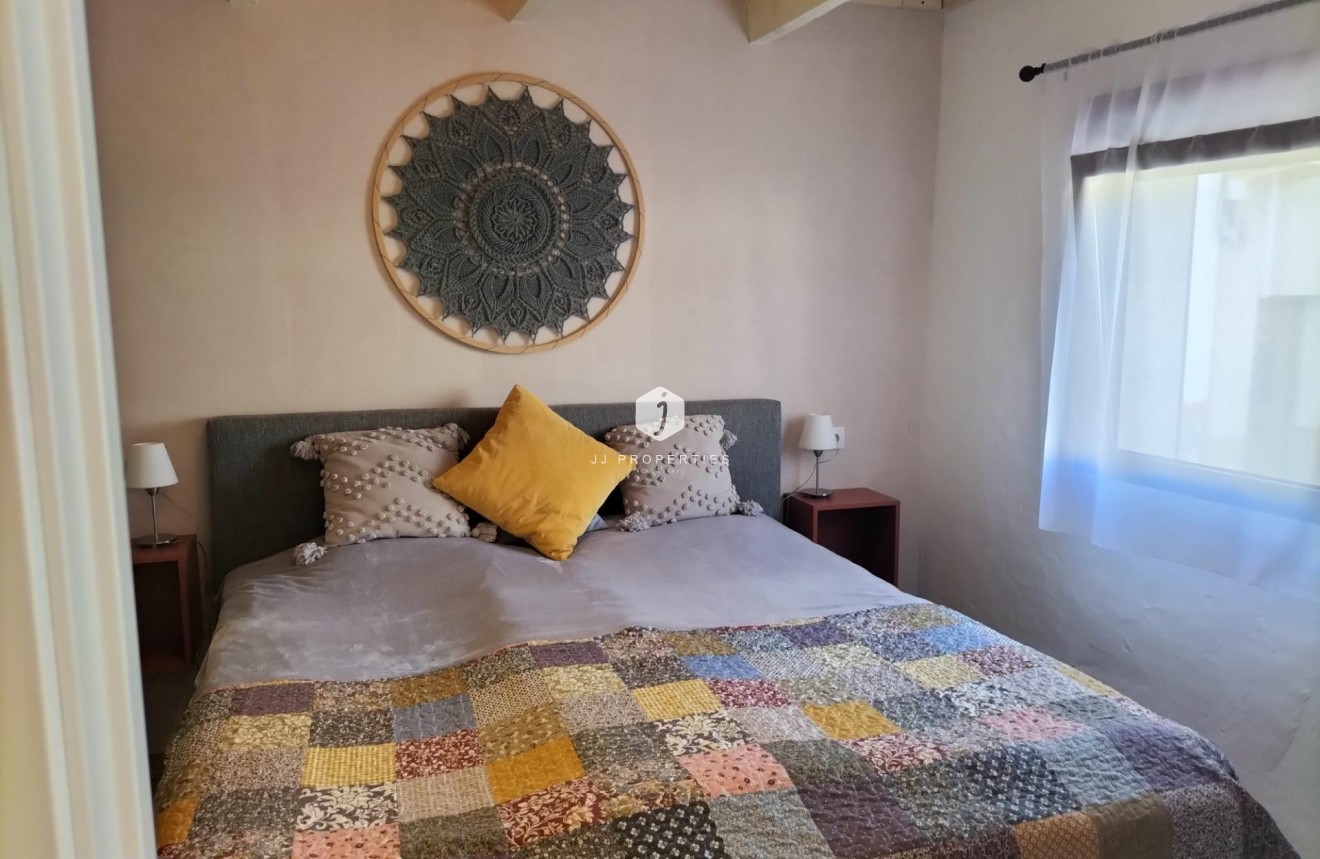 Aus zweiter Hand - Chalet -
Formentera del Segura - Centro