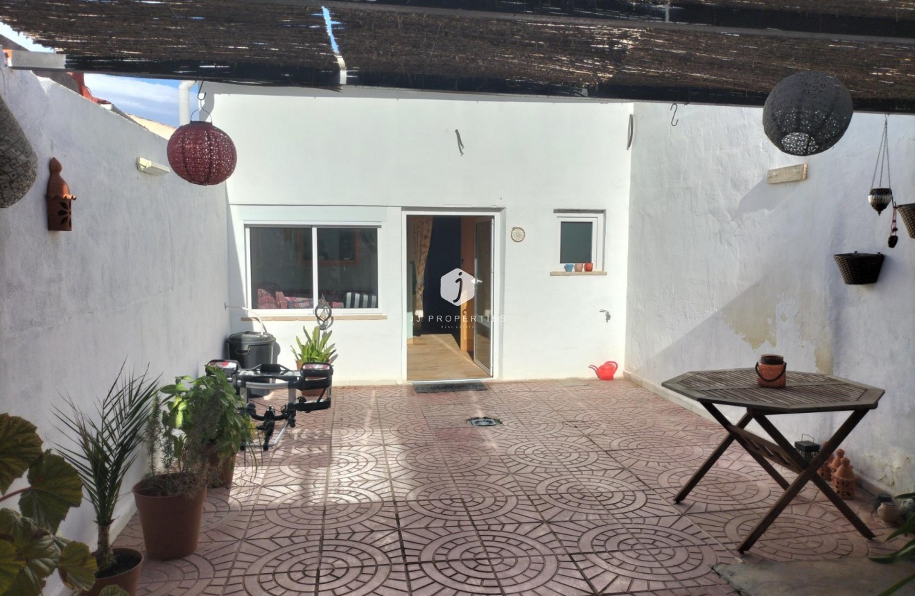 Aus zweiter Hand - Chalet -
Formentera del Segura - Centro