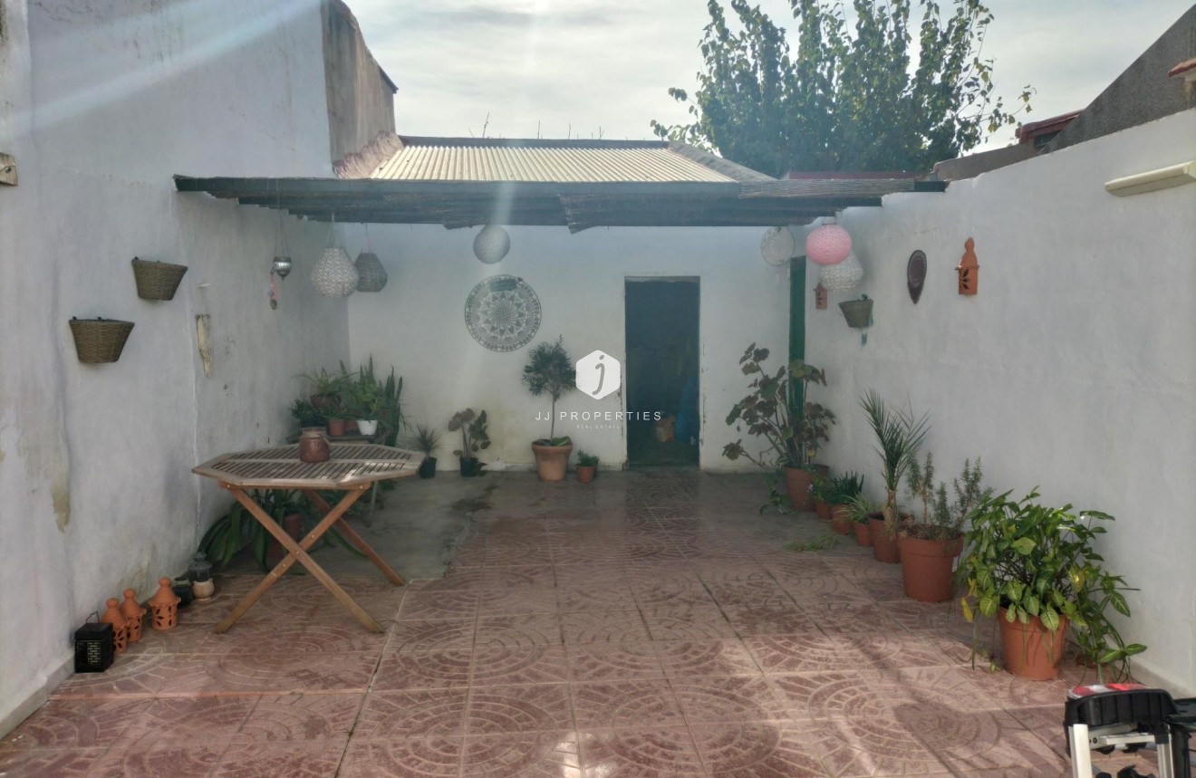 Aus zweiter Hand - Chalet -
Formentera del Segura - Centro