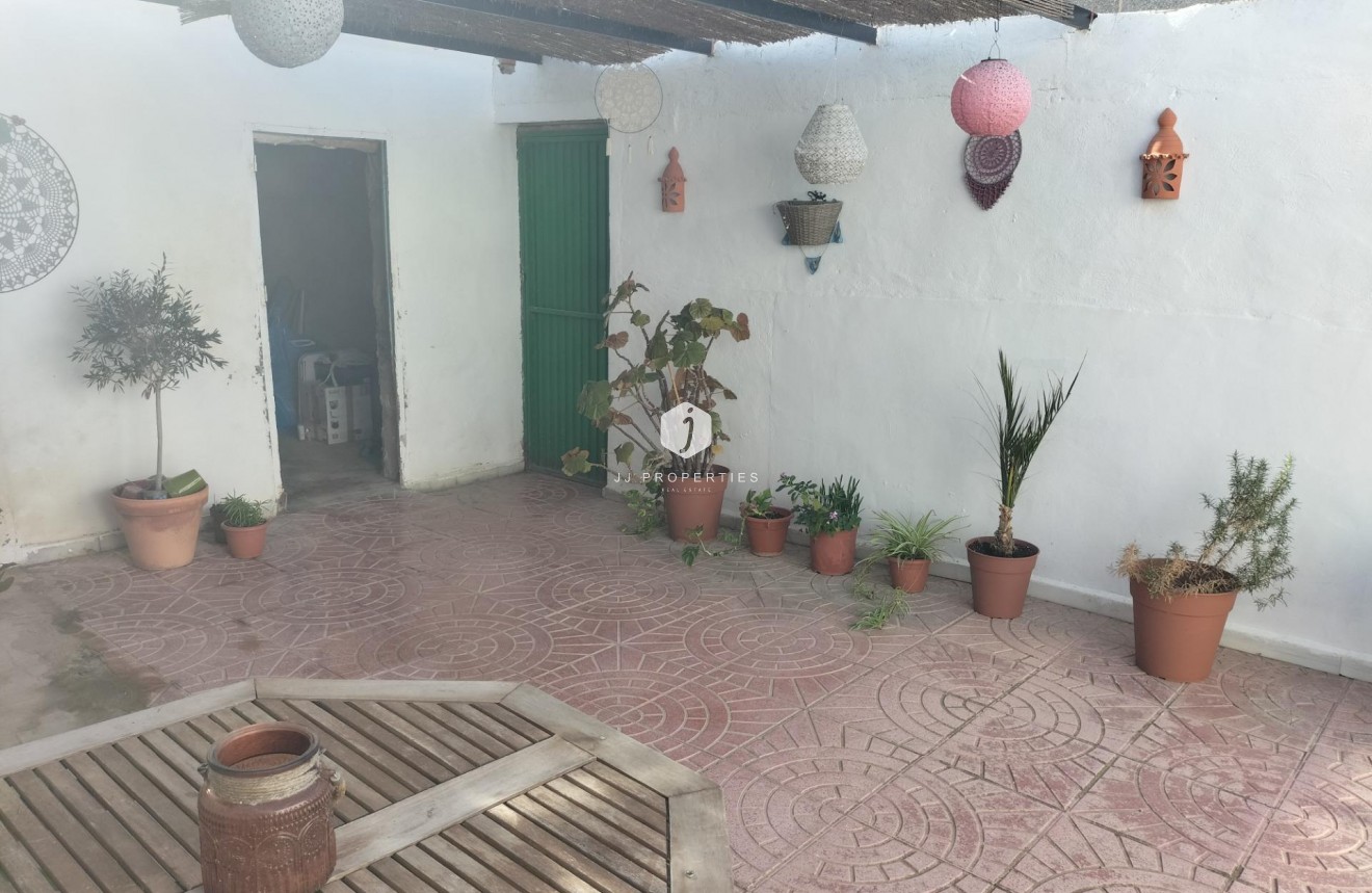 Aus zweiter Hand - Chalet -
Formentera del Segura - Centro