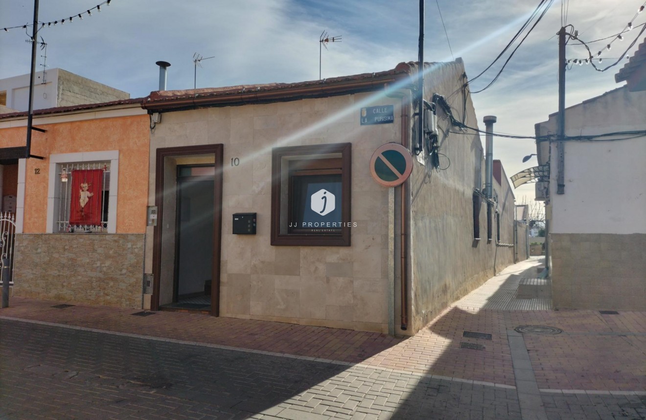 Aus zweiter Hand - Chalet -
Formentera del Segura - Centro