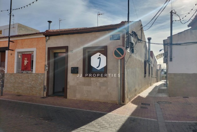 Aus zweiter Hand - Chalet -
Formentera del Segura - Centro