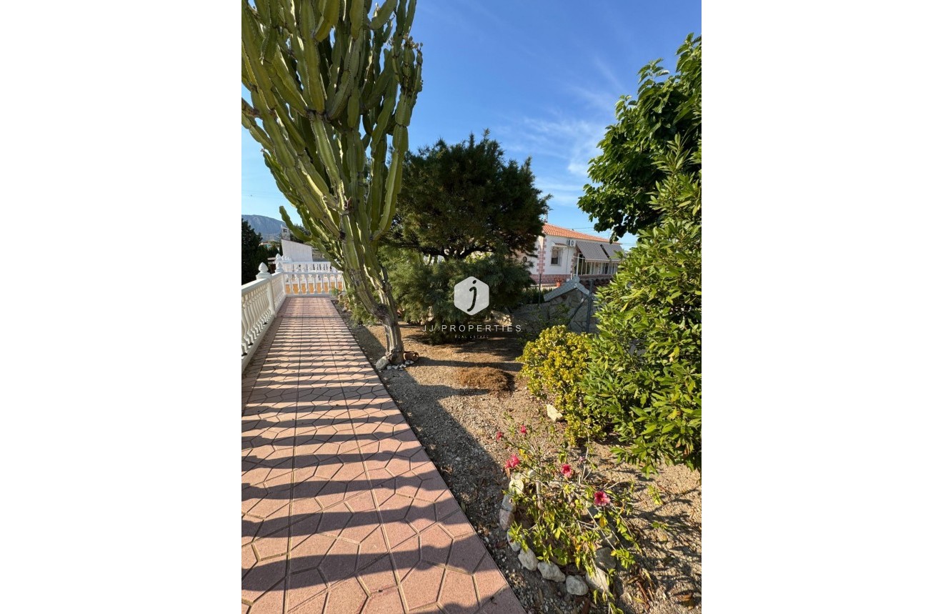 D'occasion - Villa -
Albatera - Partida Lomas