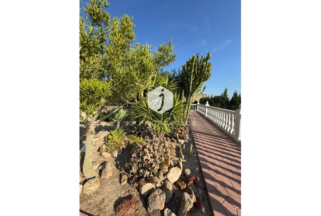 D'occasion - Villa -
Albatera - Partida Lomas
