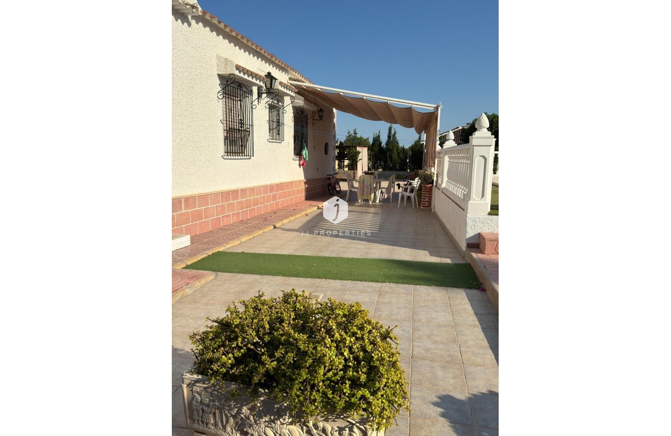 D'occasion - Villa -
Albatera - Partida Lomas