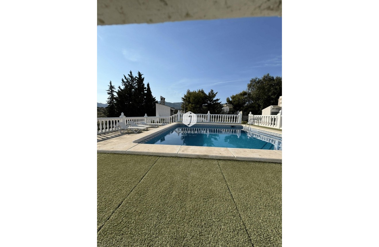 D'occasion - Villa -
Albatera - Partida Lomas