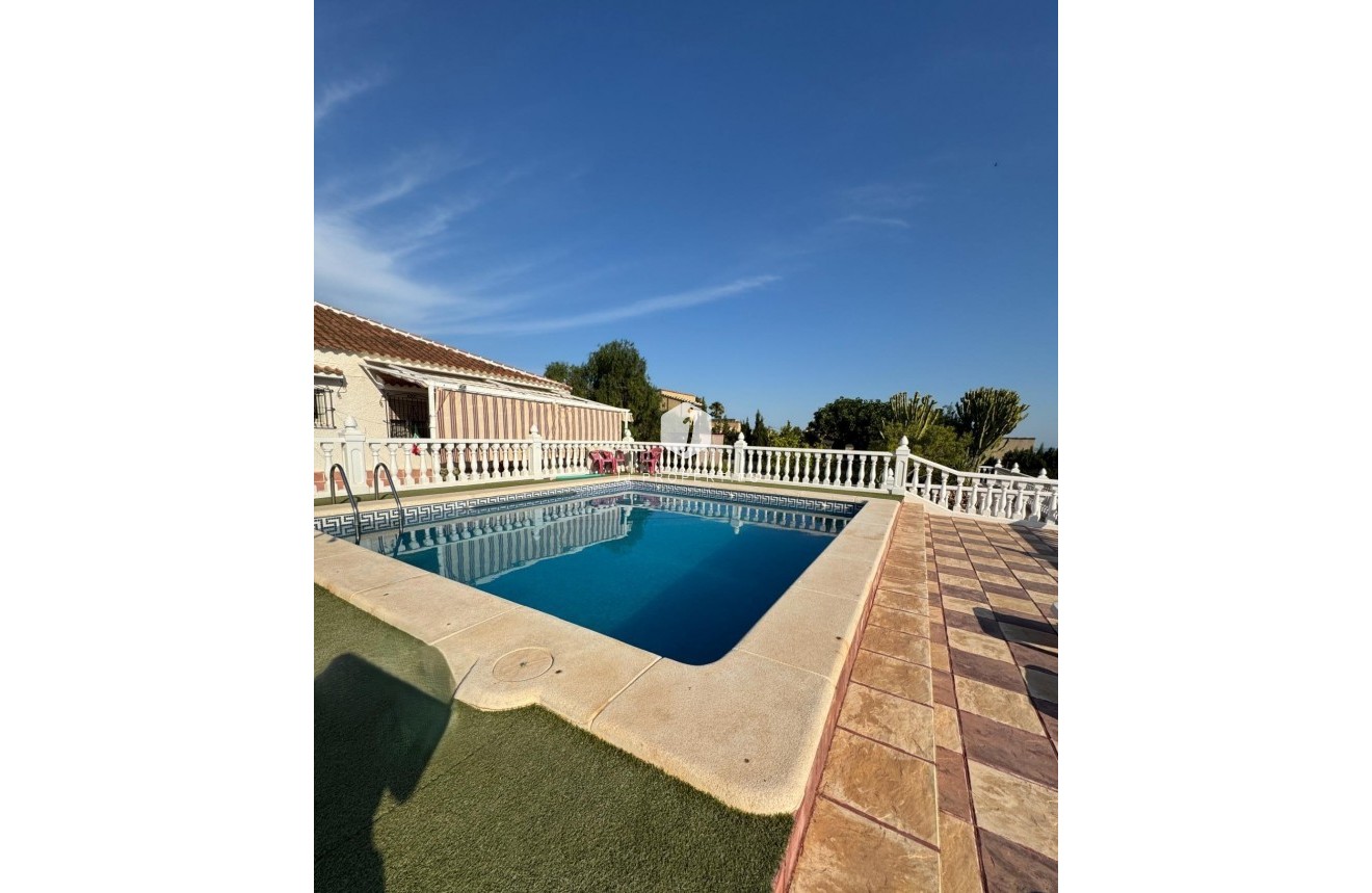 D'occasion - Villa -
Albatera - Partida Lomas
