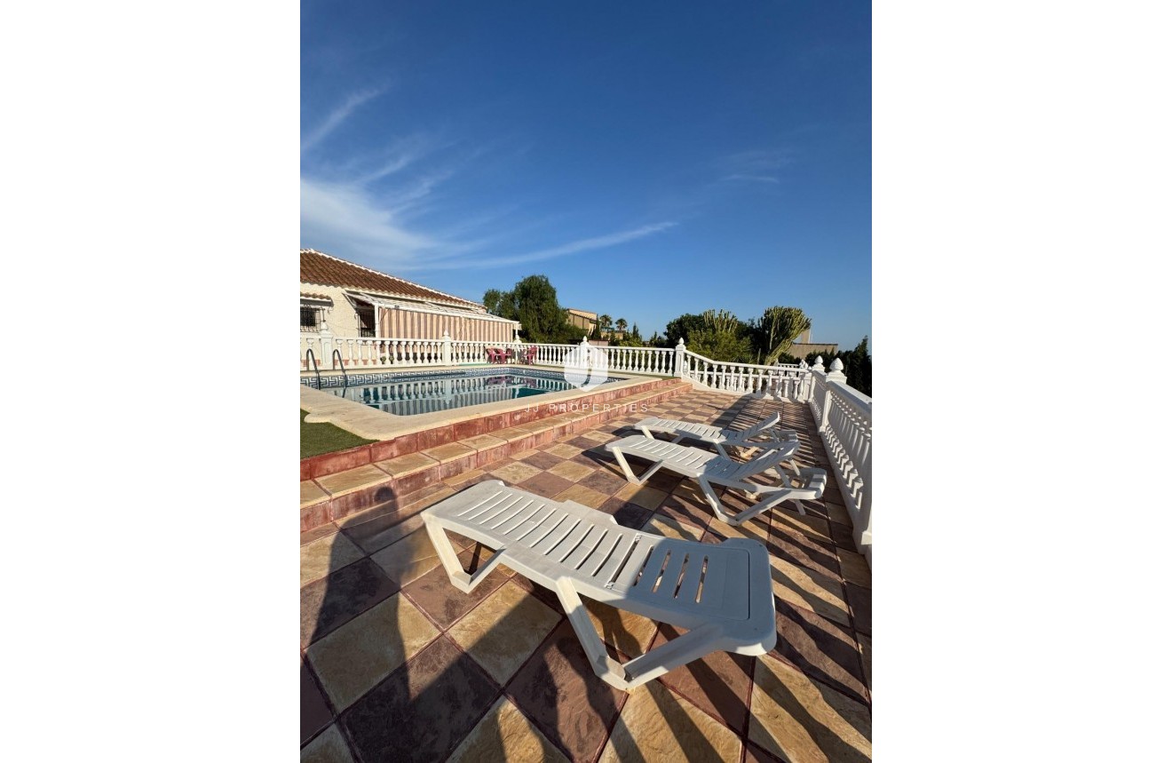 D'occasion - Villa -
Albatera - Partida Lomas