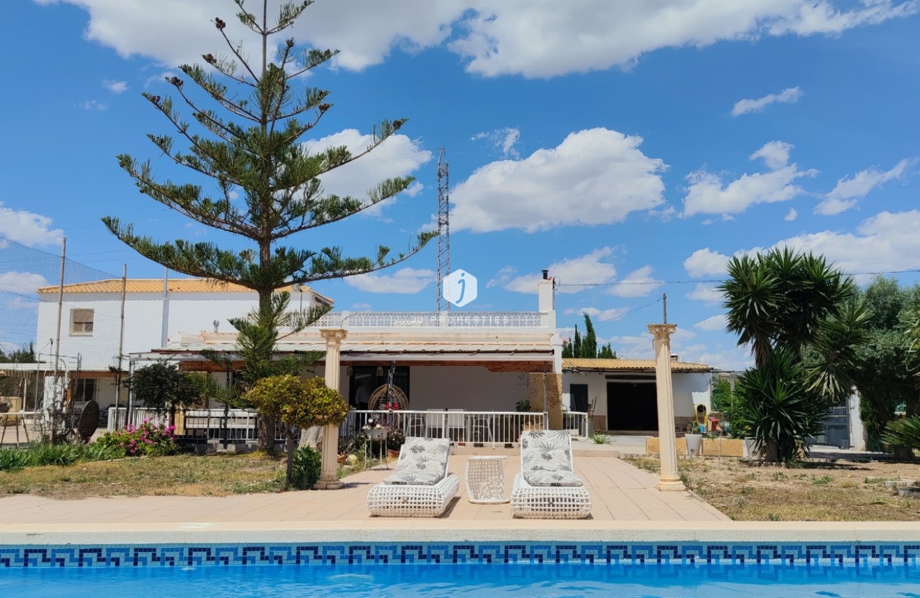 Segunda mano - Casa de campo -
Los Montesinos - Costa Blanca
