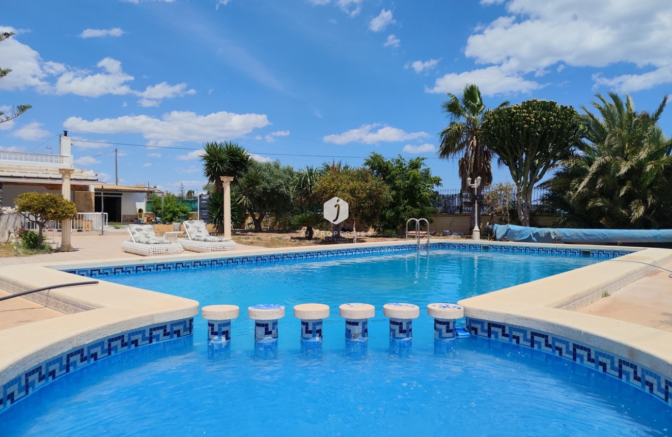 Segunda mano - Casa de campo -
Los Montesinos - Costa Blanca