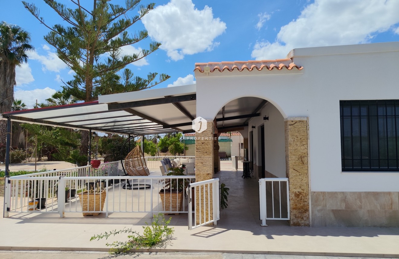 Segunda mano - Casa de campo -
Los Montesinos - Costa Blanca