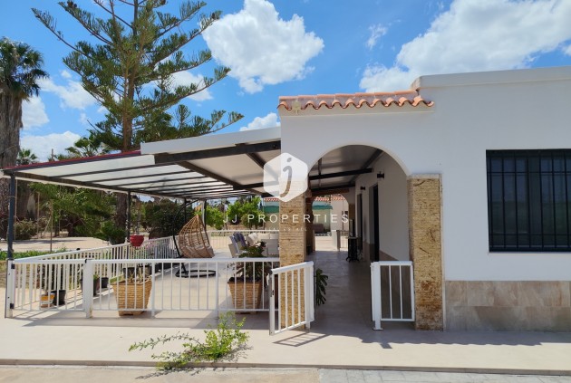 Segunda mano - Casa de campo -
Los Montesinos - Costa Blanca