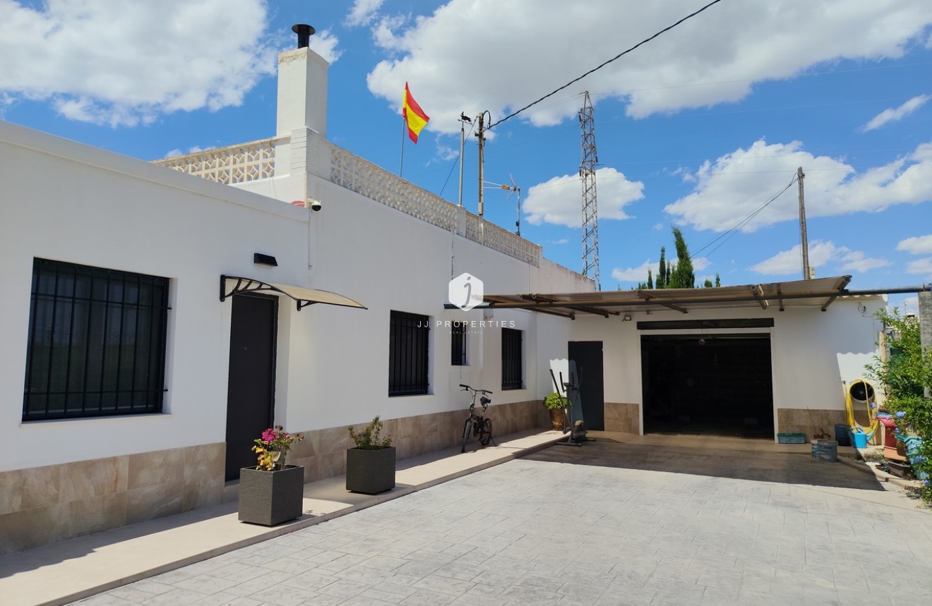 Segunda mano - Casa de campo -
Los Montesinos - Costa Blanca