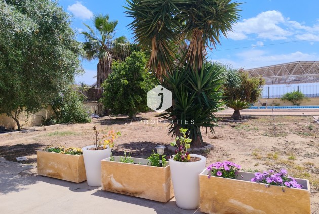 Segunda mano - Casa de campo -
Los Montesinos - Costa Blanca