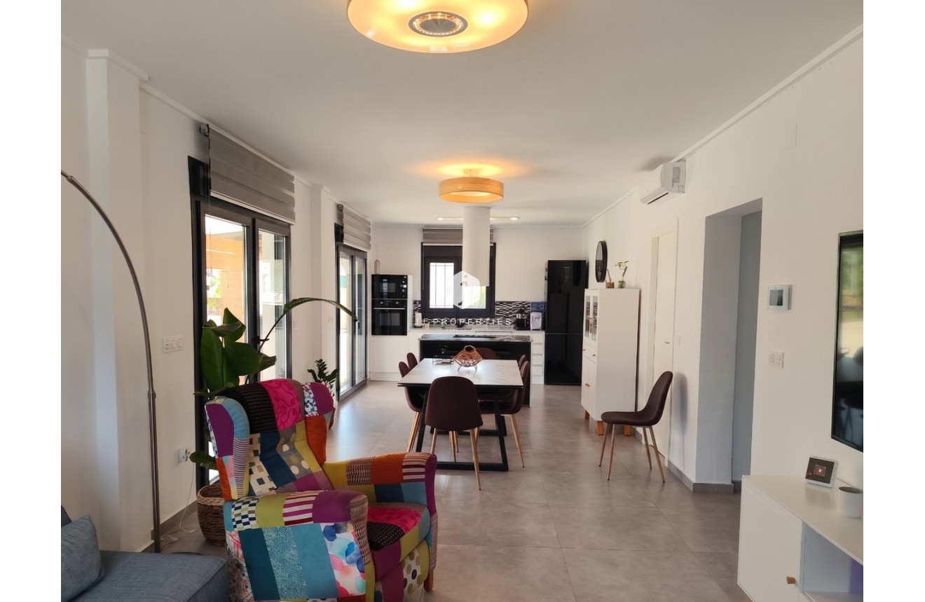 Segunda mano - Casa de campo -
Los Montesinos - Costa Blanca