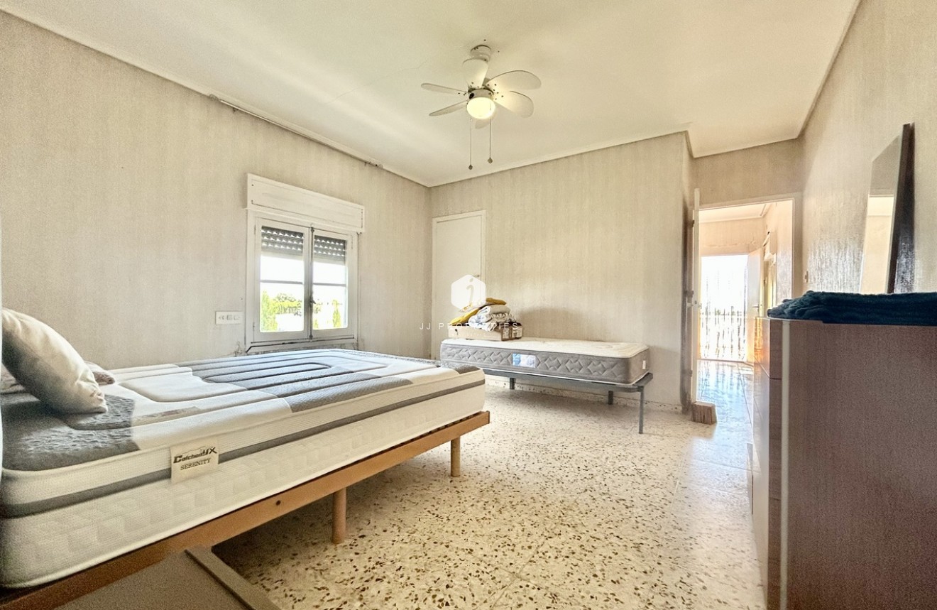 Segunda mano - Casa de campo -
Los Montesinos - Costa Blanca