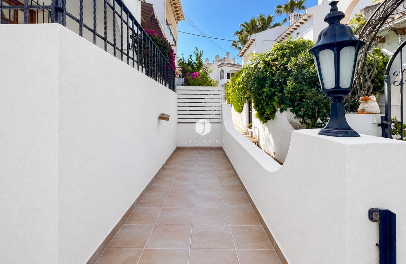 Resale - Bungalow -
Torrevieja - Costa Blanca