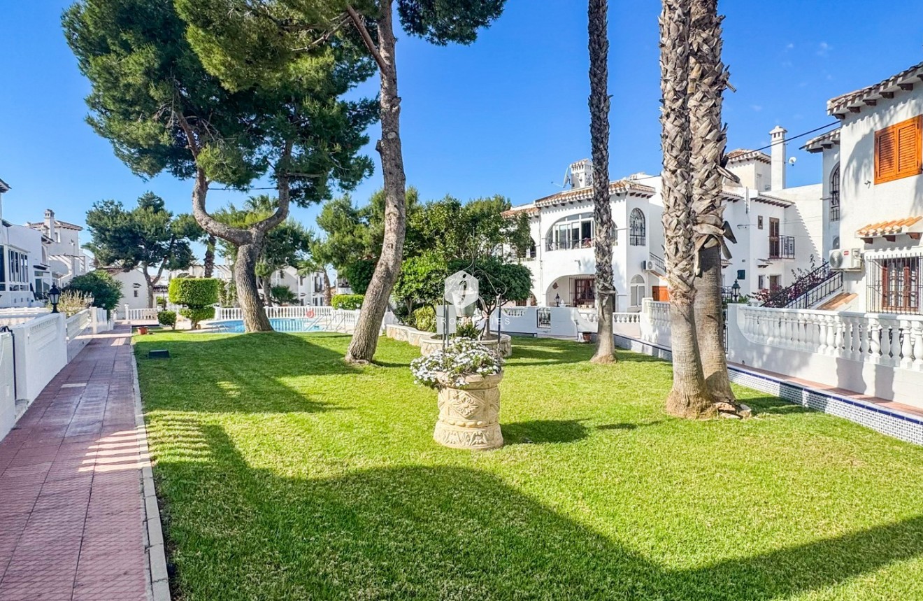 Resale - Bungalow -
Torrevieja - Costa Blanca