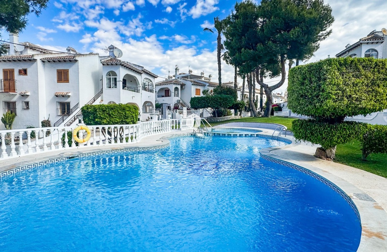 Resale - Bungalow -
Torrevieja - Costa Blanca