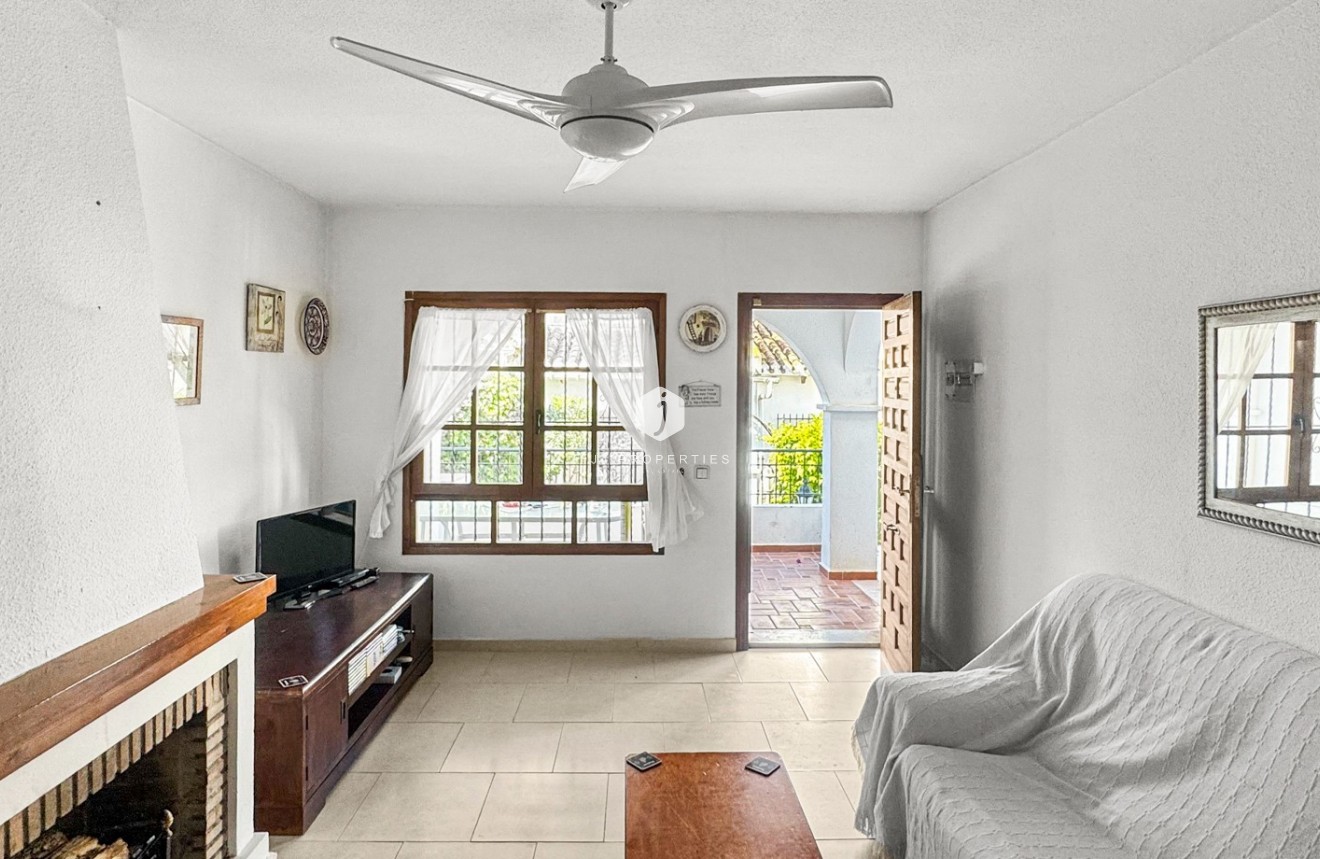 Resale - Bungalow -
Torrevieja - Costa Blanca