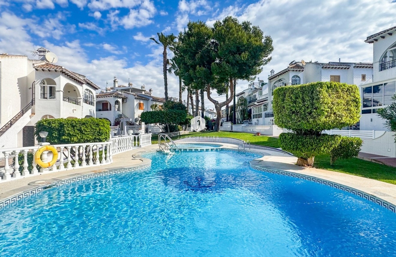 Resale - Bungalow -
Torrevieja - Costa Blanca