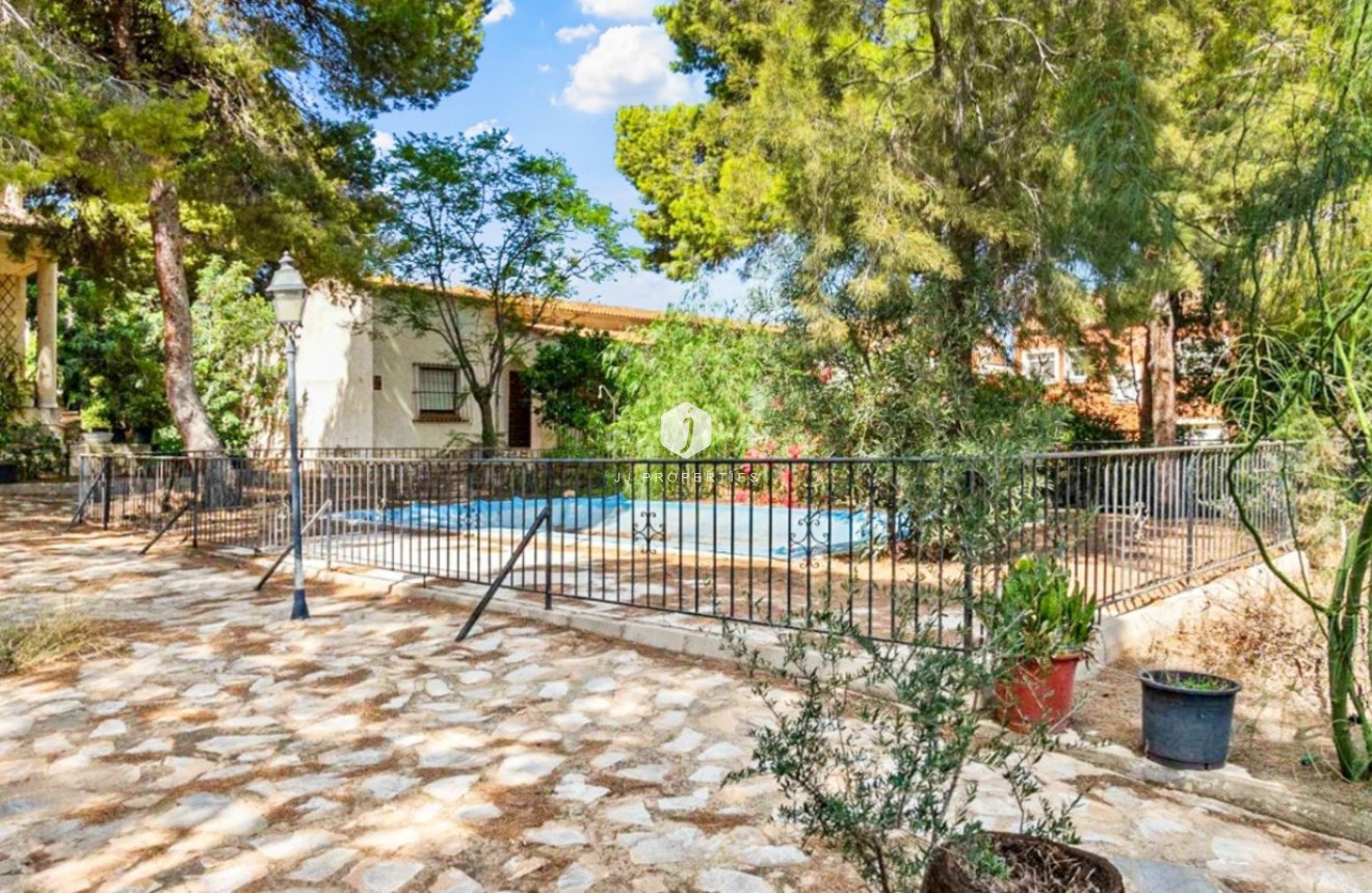 Aus zweiter Hand - Villa -
Torrevieja - Costa Blanca