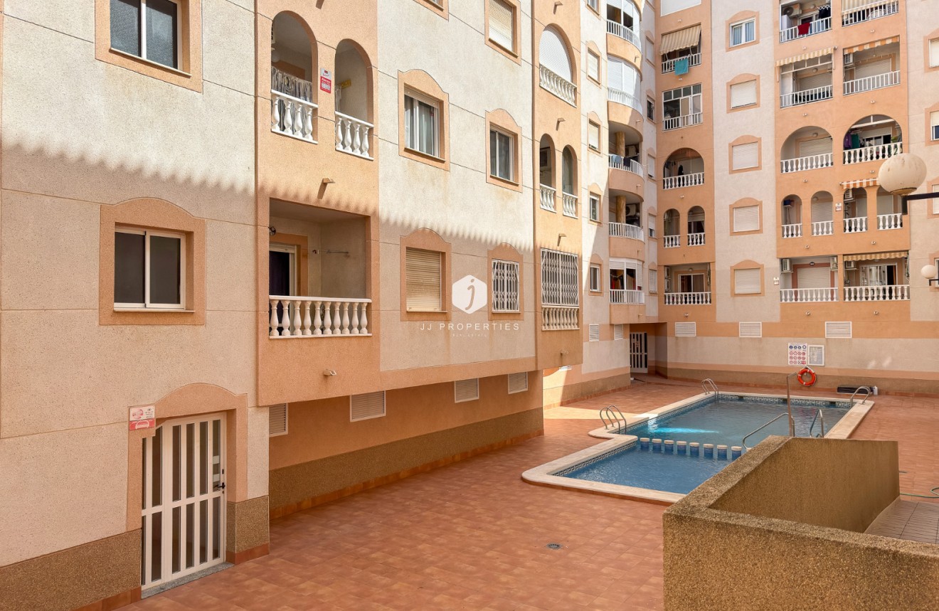 Z drugiej ręki - Mieszkanie w bloku -
Torrevieja - Costa Blanca