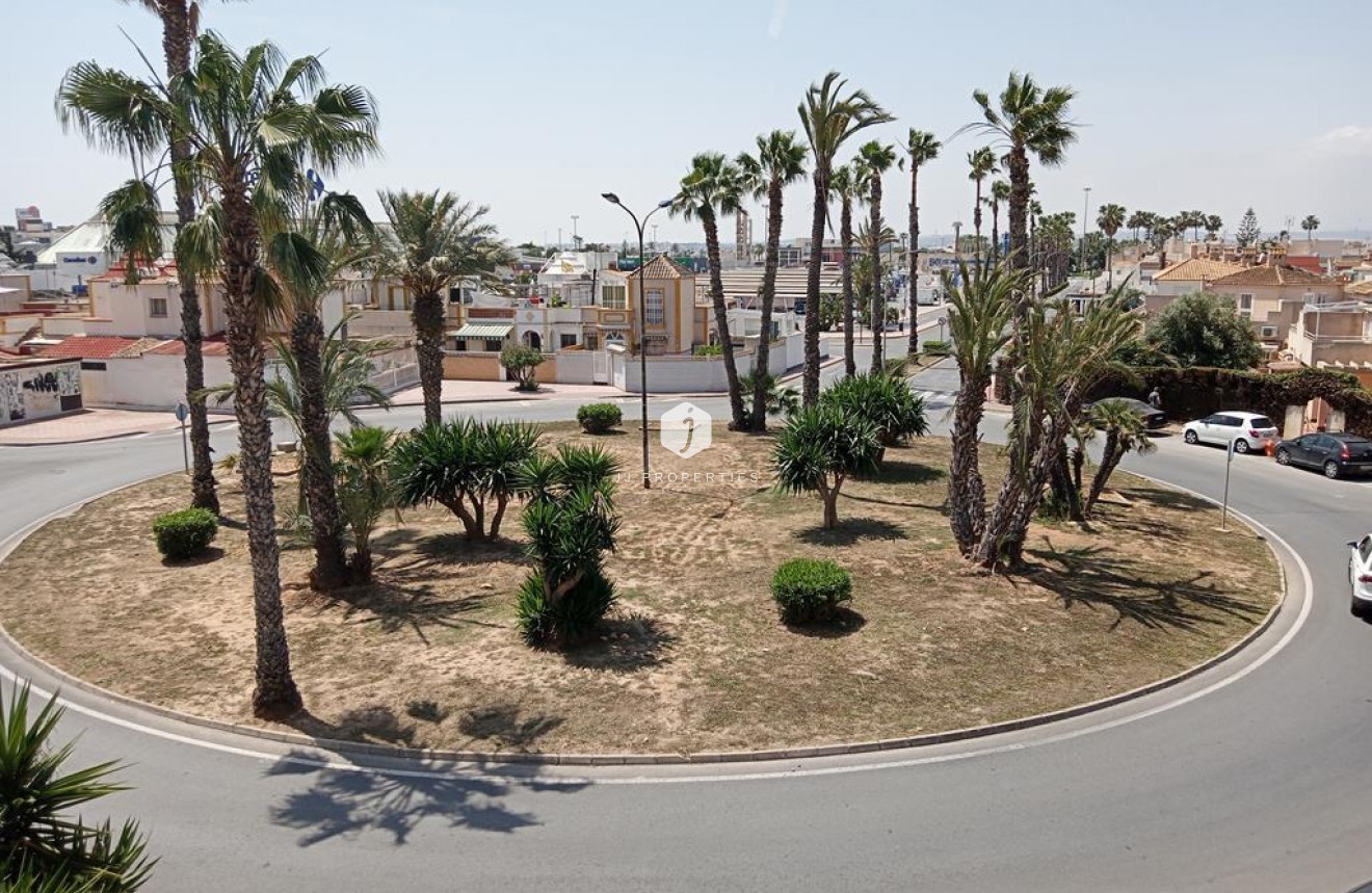 Z drugiej ręki - Dupleks -
Torrevieja - Carrefour
