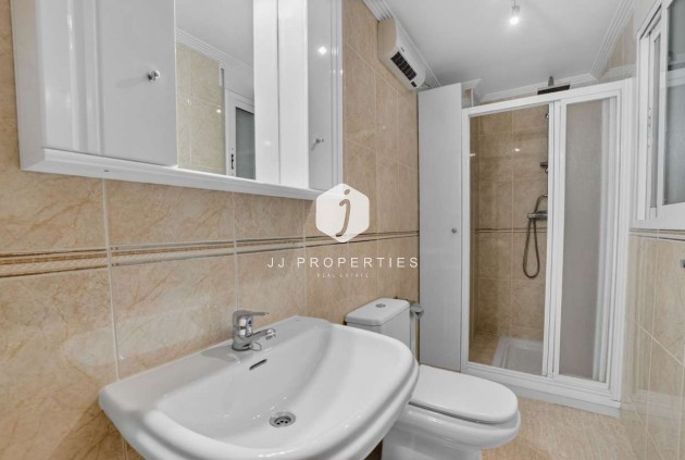 Z drugiej ręki - Mieszkanie w bloku -
Torrevieja - Costa Blanca