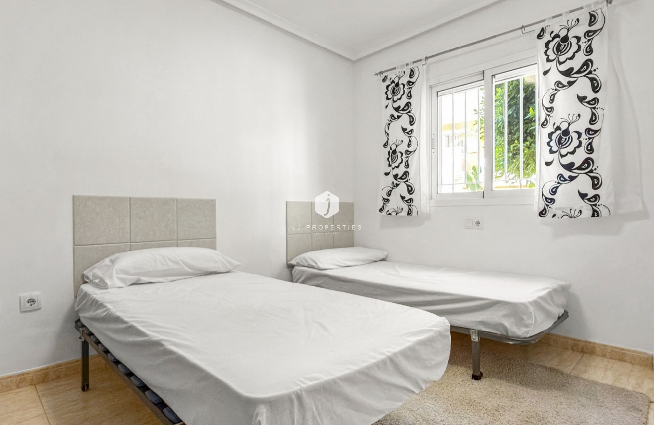 Resale - Apartment / flat -
Orihuela Costa - Costa Blanca