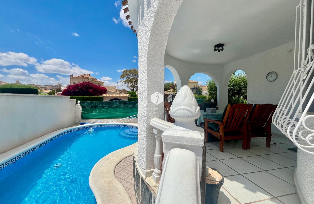 Resale - Villa -
Orihuela Costa - La Florida